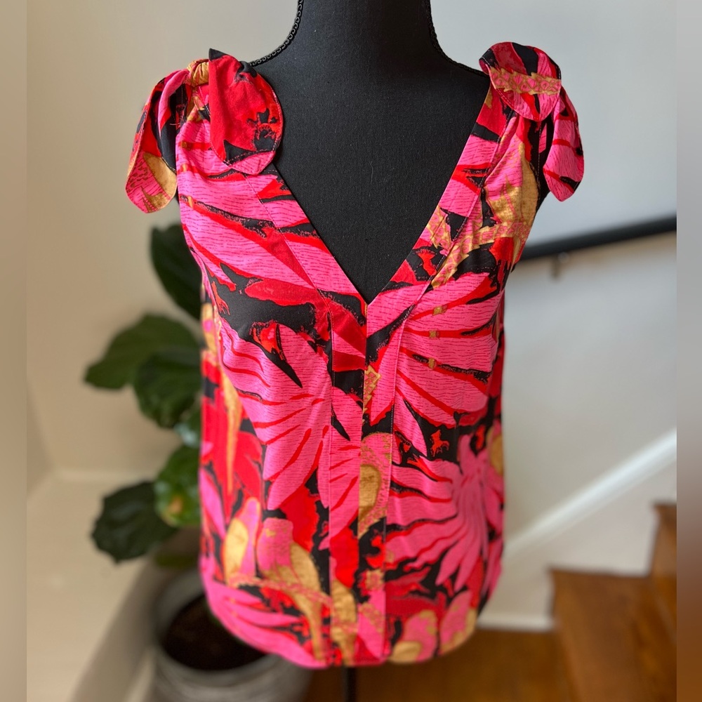Sale! NWT Sleeveless top